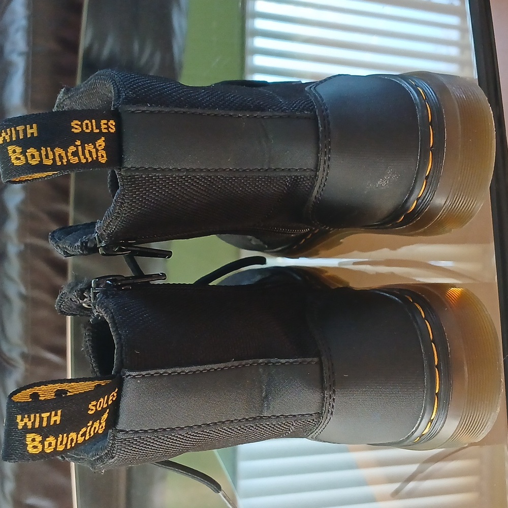 DR. MARTENS boots - Picture 3 of 8